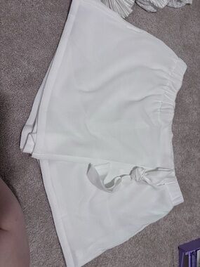 White Women’s Casual Tie-Waist Shorts